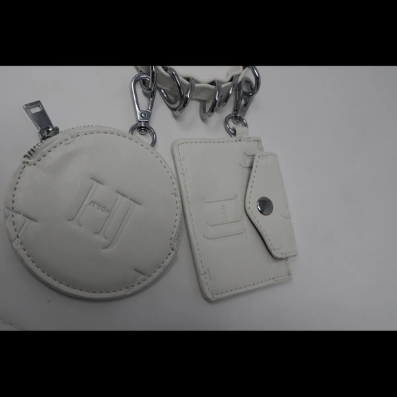 Vegan leather white crossbody pochette bag - Picture 8 of 9